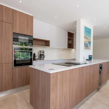 3-br Garden-level Near With Parking * Cannes