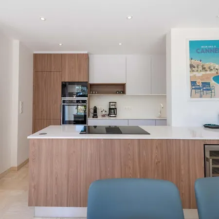 3-br Garden-level Near With Parking * Cannes