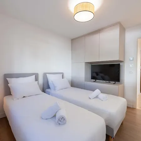 Διαμέρισμα 3-br Garden-level Near With Parking Κάννες